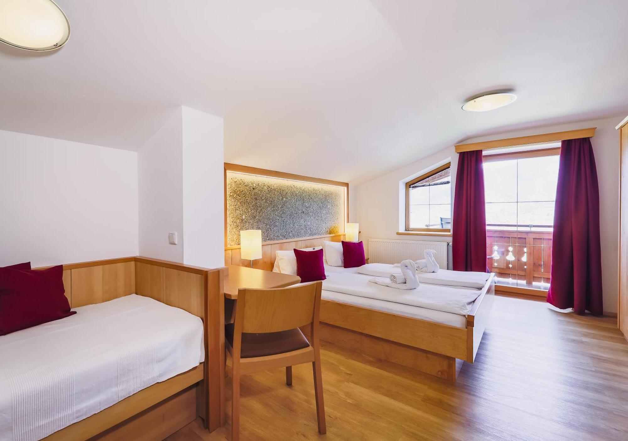 Panorama Hotel Guggenbichl - Inkl Sommerkarte, Einmaliger Eintritt Ins Tauern Spa & Bester Ausblick Ueber Kaprun Exterior foto
